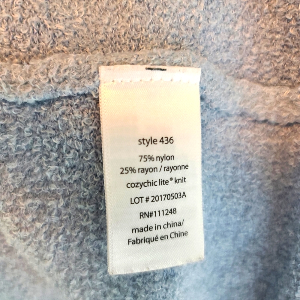 BAREFOOT DREAMS CozyChic Lite Ombre Calypso Wrap in Pearl / Chambray - Picture 8 of 9